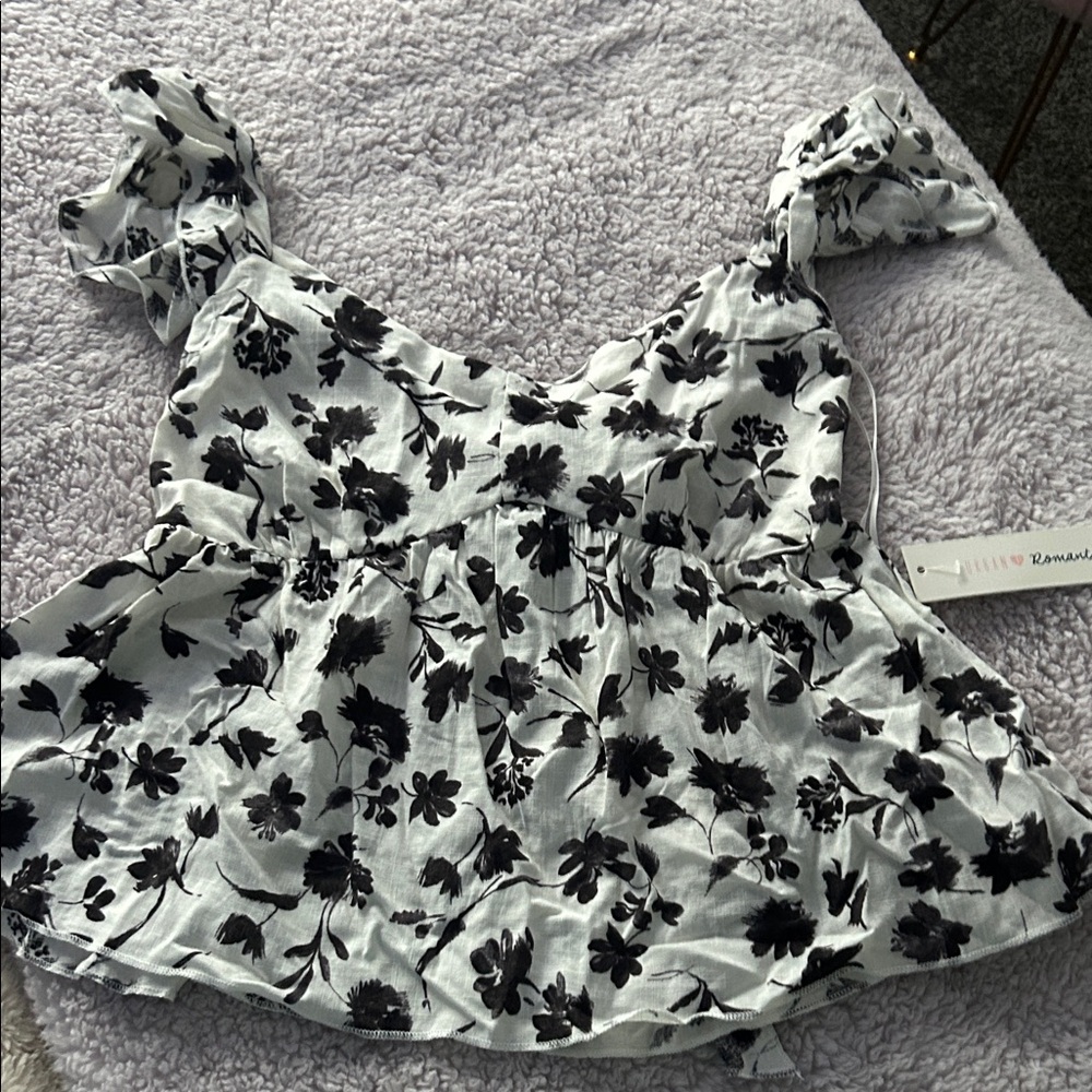 URBAN Romantics Monochrome Floral Blouse
